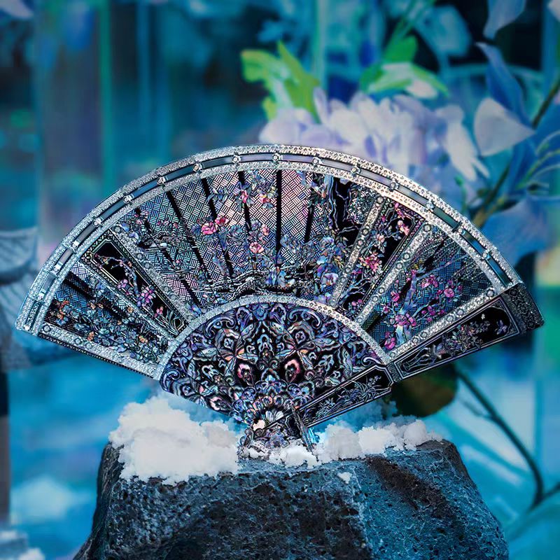 “Thin Shadow Mother-of-Pearl Folding Fan”
